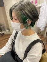 ボタニウム バイ アールサロン(BOTANIUM by RrSALON)&nbsp;【BOTANIUM by Rr SALON】インナーカラー×ビビットグリーン☆