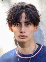 エース(ACES)&nbsp;波巻きパーマセンターパートツーブロック刈り上げ