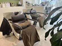 スペッソ(SPESSO)の雰囲気（待ちスペースもゆったりとしていて、心地よいです♪）