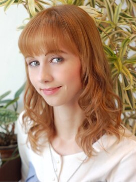 むーきち 三鷹(mu-kichi) 顔まわりのレイヤーでガーリースタイルに！