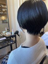 ハチ(hachi)&nbsp;黒髪ナチュラルストレート丸みボブツヤ髪セミウェット小顔ボブ