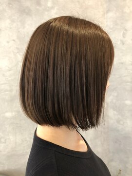 ルーツ(Roots) 切りっぱなしボブ/ワンカール/透明感/くすみカラー/20代30代