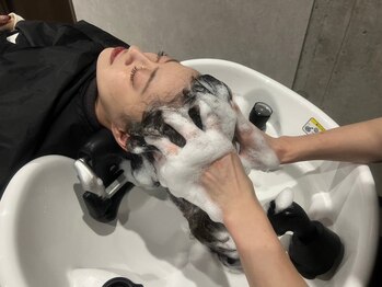 フォーカス 流山おおたかの森店(FOCUS)の写真/人気のヘッドスパで頭皮から髪を綺麗に♪頭皮の汚れをスッキリ落とし、髪のハリ・コシを取り戻します。