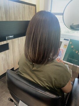 シーズ(sees) 髪質改善カラーハイライト+ミディアムボブ