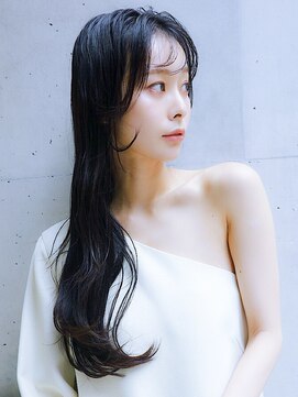 シア(sia) 韓国風くびれレイヤー髪質改善ブルーブラック小顔美髪20代30代