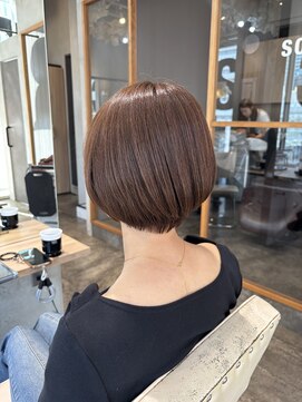 ショートボブ　柔らかブラウン
