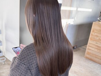 ユニカ(UNIKA)の写真/柔らかで自然な仕上がりが人気なUNIKAのストレート*思わず触れたくなる滑らかな艶髪に[縮毛矯正/髪質改善]