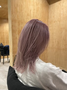 リノア 鵠沼海岸(LINOA) ラベンダーピンクカラー×ミディアムレイヤーカット