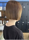 ベージュ×切りっぱなしボブ