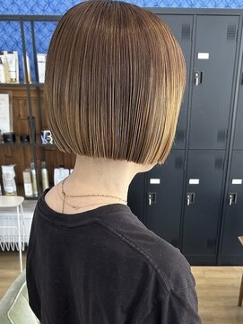 ブーム(BOOM) ベージュ×切りっぱなしボブ