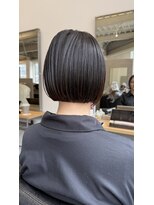 ジーレ(jiire)&nbsp;前下がりのぱつっとボブ