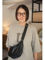 シー(thee) 前上がりレイヤーボブ