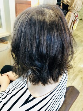 ヘアーアンドメイク シェリ(Hair&Make Cherie) 切りっぱなし　ミディアム