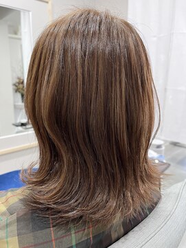 ココヘアー(hair) ミディアム波巻きベージュスタイル