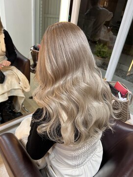 ヘアメイク アリープ(HAIR MAKE ALEAP) ホワイトブロンド[シルキー/リラクシー/オルチャンへア/10代]