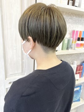 キャアリー(Caary) 福山市Caary刈り上げマッシュショートオリーブベージュ20代30代