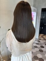 リベラル(liberal)&nbsp;ロング ナチュラルレイヤー オリーブベージュ【20代/30代/40代】