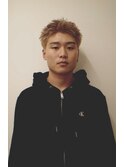 金髪スパイキーショート