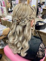 ヘアセットアップス(UP's) カワイイ『お花風３連ハーフアップウェーブ巻き♪』(*^-^*)