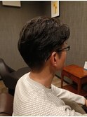 メンズパーマセンターパートスタイル