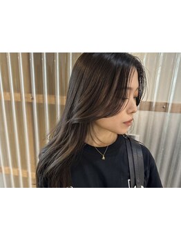 [心斎橋/南船場]レイヤーカット×ポイントカラーを駆使した、透明感のあるカラーが人気！小顔魅せも抜群♪