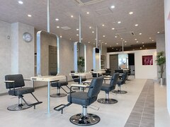 Agu hair andy 上田駅前店【アグ　ヘアー　アンディー】