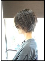 メタ(META) クールな前下がりのグラデーションボブスタイル!