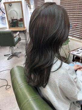 ピーシーズ(pieces) ハイライト×カーキアッシュカラー