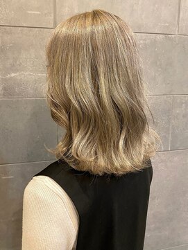 ディスコネクト(DISCO-N-NECT) ダブルカラー　ブリーチカラー　ミディアム　ハイトーンカラー