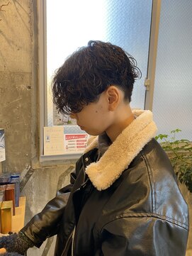 シロ(siro) センターパートスパイラルパーマ