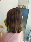 グレージュ切りっぱなしボブ前髪ありミニボブミルクティベージュ