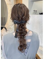 ティム(tim)&nbsp;編みおろし/ヘアセット/編みおろしアレンジ/お呼ばれヘア/