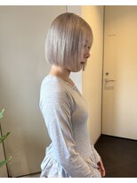 ホワイトブロンド/ホワイトカラー/ハイトーンボブ