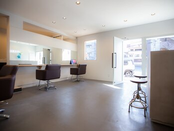 フィーブル(FEEBLE)の写真/【桑園駅7分】3席のみの贅沢空間。大型店が苦手な方も、周りを気にせず心からリラックスできるひと時を。