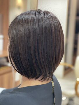 デフィ アオヤマ(defi AOYAMA) 骨格補正でふんわり若見え