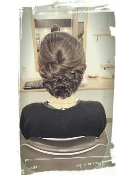 ヘアーサロン ループ(hair salon Loop) ツイストダウン