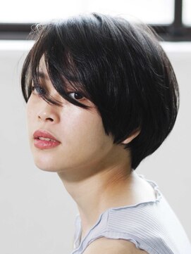 アンダートゥリー(_TREE) 大人ショートボブ「クールシック×抜け感」