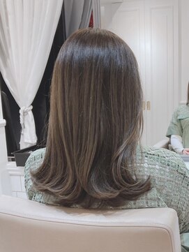 トンプソン(THOMPSON) 外はねグレージュアッシュ20代30代40代髪質改善