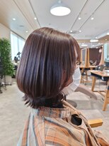 ビスポーク(BESPOKE)&nbsp;品良く可愛い♪丸みシルエット外ハネくびれ巻きミディアム