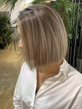 メリー オオサカ(Merly Osaka) ボブのベージュ バレイヤージュ