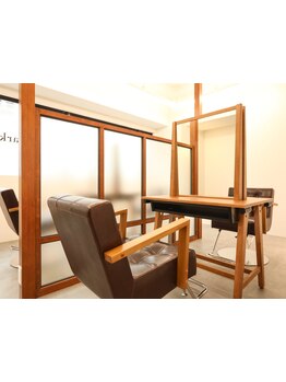 4席のみのプライベート空間でゆったりとしたサロンtimeを…。気さくなスタッフがあなたの理想を叶えます☆