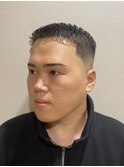 ワイルド短髪前巻きパーマスキンフェードバーバースタイル