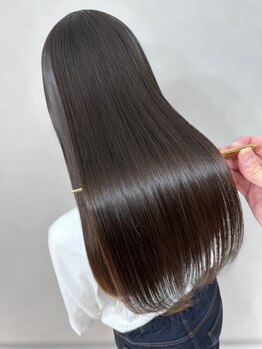 リトバイプティパ(Lit by petit-pas)の写真/【艶と柔らかさ×天使の輪を実現】ダメージを最小限に抑えた髪質改善ストレートで柔らかな指通りに◎
