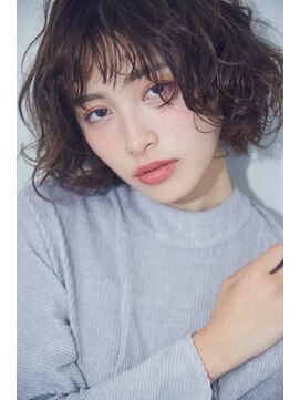 ジャドール(J'ADORE) 抜け感クセ毛風ボブ