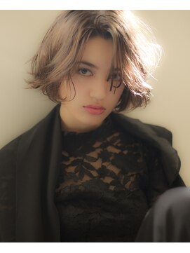 ヘアーアンドアート ルミナ(HAIR&ART LUMINA) ブラック×ハイトーン×辛BOB