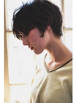 ハニーマスタード(HONEY MUSTARD)&nbsp;ショートはシルエットが命。前下がりハンサムショート