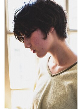 ハニーマスタード(HONEY MUSTARD) ショートはシルエットが命。前下がりハンサムショート