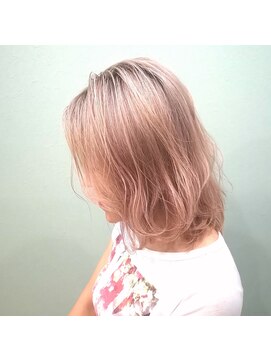 リリス(l'iris) 【liris】くすみホワイトピンク×レイヤーボブ