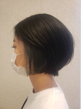 グロウス GROWTH ショートボブ・さりげなイヤリングカラー