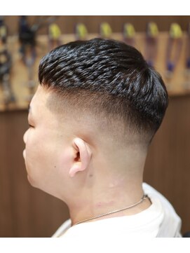バーバーショップ スバル(BARBERSHOP SUBARU) <理容室><バーバー>アイロンパーマバーバーカットフェード